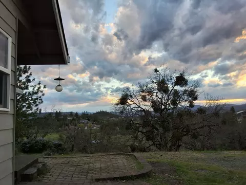 526 Wedgewood Dr, Eagle Point, OR 97524 photo 9