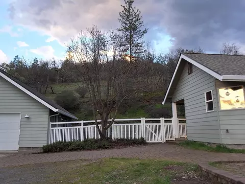 526 Wedgewood Dr, Eagle Point, OR 97524 photo 6
