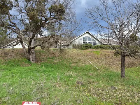 526 Wedgewood Dr, Eagle Point, OR 97524