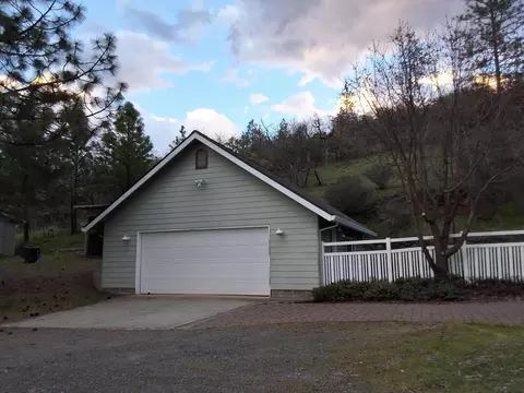 526 Wedgewood Dr, Eagle Point, OR 97524 photo 5
