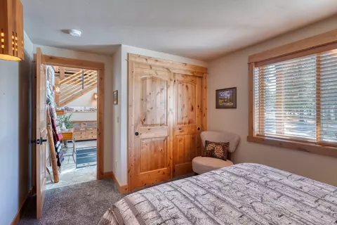 Bedroom - 53010 Bridge Dr, La Pine, OR 97739 photo 5 of 7