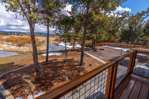 View/Area - 53010 Bridge Dr, La Pine, OR 97739 photo 3 of 12