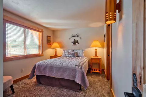 Bedroom - 53010 Bridge Dr, La Pine, OR 97739 photo 3 of 7