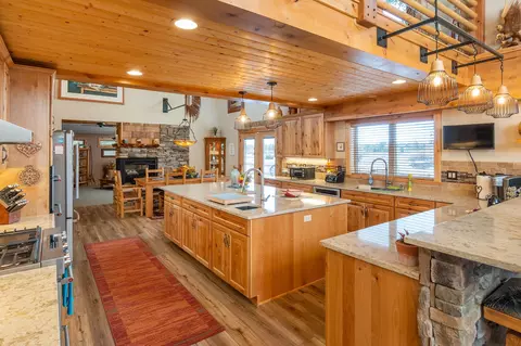 Kitchen - 53010 Bridge Dr, La Pine, OR 97739 photo 2 of 3