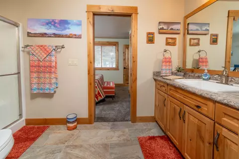 Bath - 53010 Bridge Dr, La Pine, OR 97739 photo 6 of 6