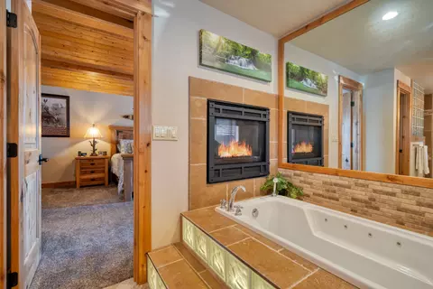 Bath - 53010 Bridge Dr, La Pine, OR 97739 photo 1 of 6
