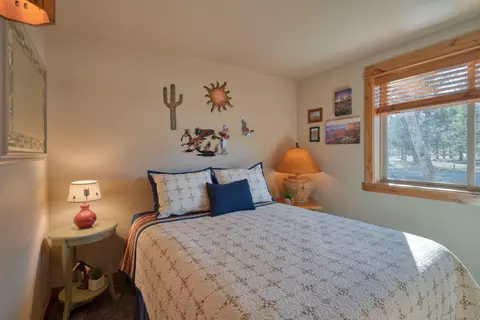Bedroom - 53010 Bridge Dr, La Pine, OR 97739 photo 7 of 7