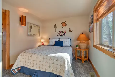 Bedroom - 53010 Bridge Dr, La Pine, OR 97739 photo 6 of 7