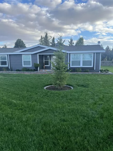 1767 SE Dussault Rd, Madras, OR 97741