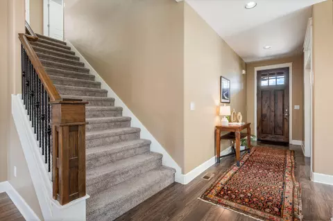 61048 Manhae Loop, Bend, OR 97702 photo 8