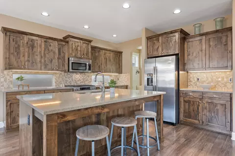 61048 Manhae Loop, Bend, OR 97702 photo 14