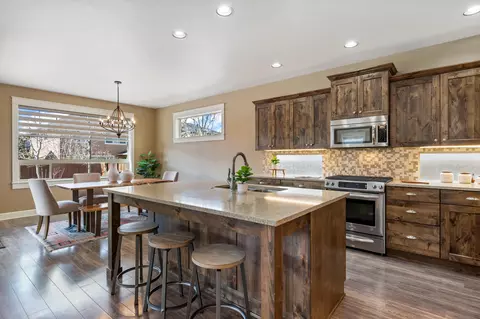 61048 Manhae Loop, Bend, OR 97702 photo 13