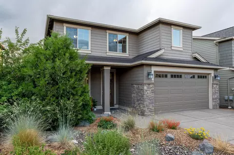 61048 Manhae Loop, Bend, OR 97702 photo 2