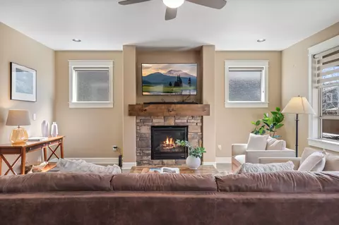 61048 Manhae Loop, Bend, OR 97702 photo 10