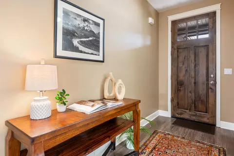 61048 Manhae Loop, Bend, OR 97702 photo 4