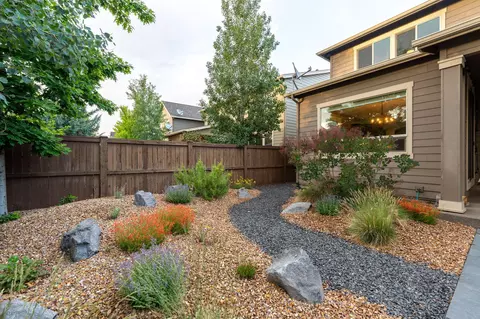 61048 Manhae Loop, Bend, OR 97702 photo 40