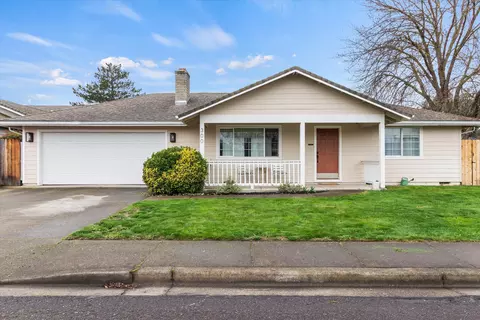 300 Glenn Way, Central Point, OR 97502