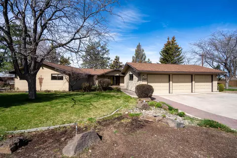 1527 SW Canyon Dr, Redmond, OR 97756