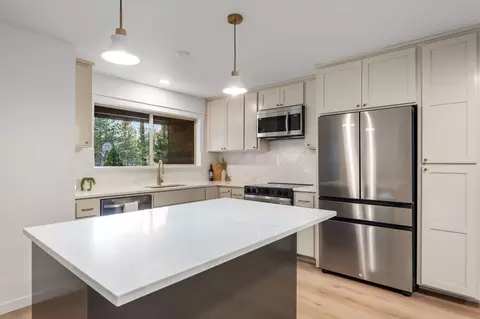 Kitchen - 20356 Shahala Ct, Bend, OR 97702 photo 4 of 8