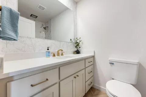 Bath - 20356 Shahala Ct, Bend, OR 97702 photo 1 of 6