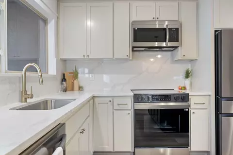 Kitchen - 20356 Shahala Ct, Bend, OR 97702 photo 3 of 8