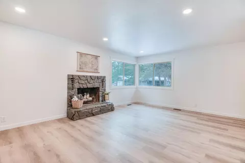 Living - 20356 Shahala Ct, Bend, OR 97702 photo 2 of 5