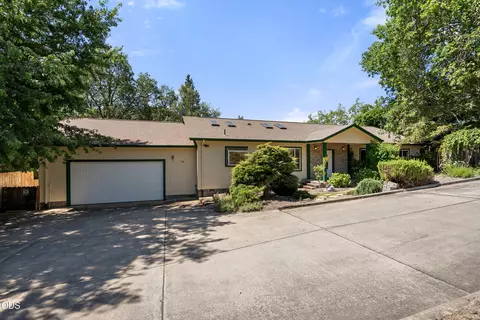 860 Fifth Ave, Gold Hill, OR 97525