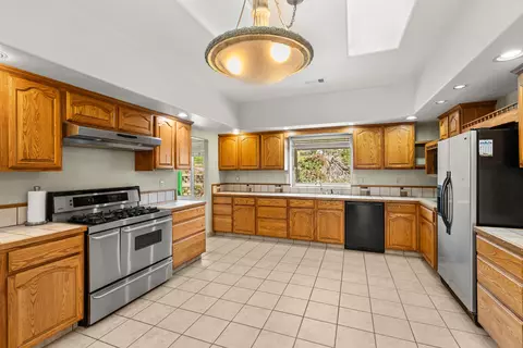 860 Fifth Ave, Gold Hill, OR 97525
