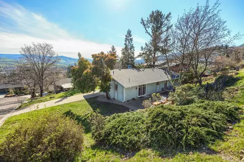 382 Cherry Ln, Ashland, OR 97520