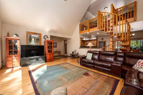 Living - 56072 Remington Dr, Bend, OR 97707 photo 3 of 3