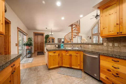 Kitchen - 56072 Remington Dr, Bend, OR 97707 photo 2 of 2
