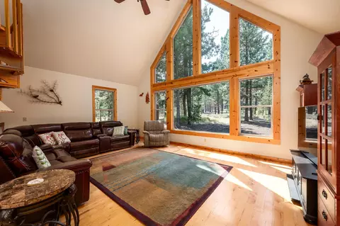 Living - 56072 Remington Dr, Bend, OR 97707 photo 2 of 3