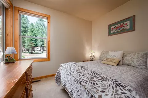 Bedroom - 56072 Remington Dr, Bend, OR 97707 photo 2 of 2