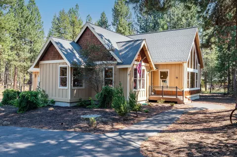 56072 Remington Dr, Bend, OR 97707
