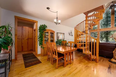 Dining - 56072 Remington Dr, Bend, OR 97707 photo 1 of 2