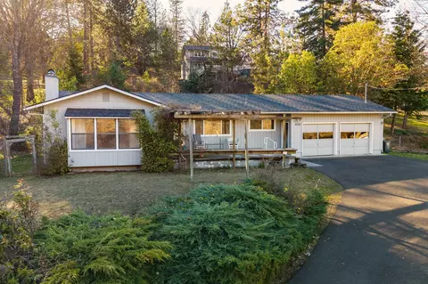 870 S 3rd St, Jacksonville, OR 97530
