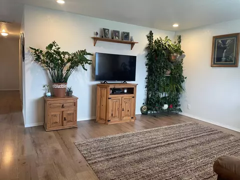 584 Clearview Way, Eagle Point, OR 97524 photo 2