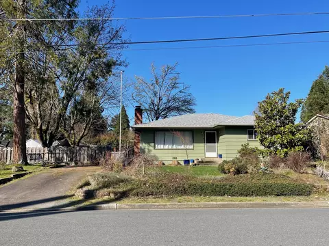 1224 SW Oak St, Grants Pass, OR 97526
