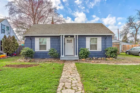 827 Palm St, Medford, OR 97501