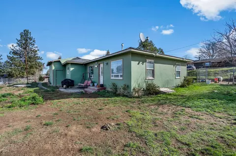 716 SE Hull St, Madras, OR 97741