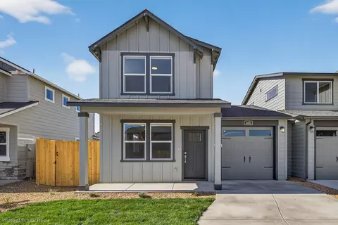 3451 NW 8th St, Redmond, OR 97756