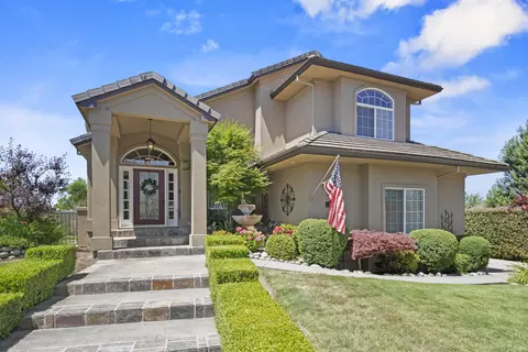 3270 Larue Dr, Medford, OR 97504