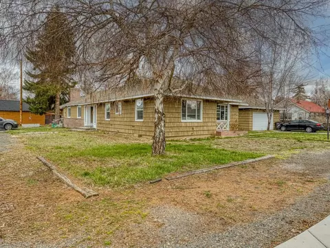 425 W 1st St, Merrill, OR 97633