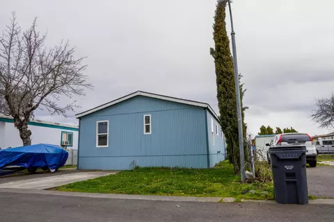 2622 Falcon St #SPC 75, White City, OR 97503