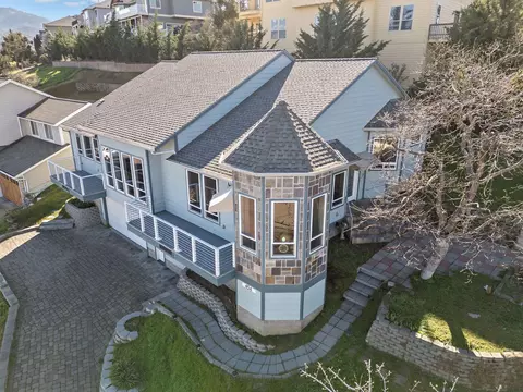 454 Elm St, Phoenix, OR 97535
