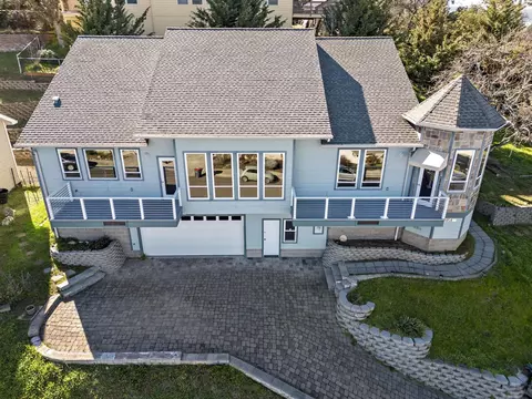 454 Elm St, Phoenix, OR 97535 photo 2
