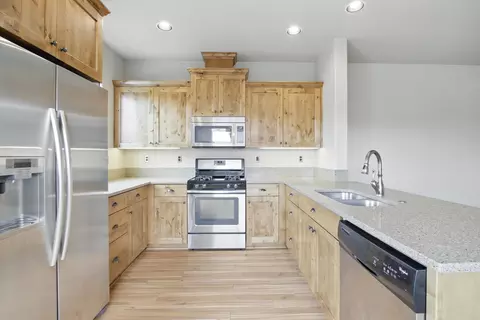 Kitchen - 704 NE Vail Ln, Bend, OR 97701 photo 2 of 4