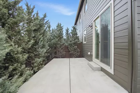 Exterior - 704 NE Vail Ln, Bend, OR 97701 photo 6 of 7