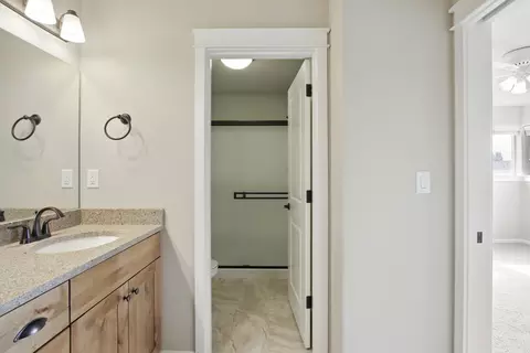 Bath - 704 NE Vail Ln, Bend, OR 97701 photo 3 of 4