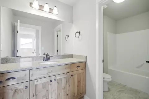 Bath - 704 NE Vail Ln, Bend, OR 97701 photo 4 of 4